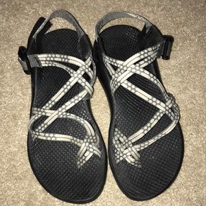 Light grey/dark grey chacos